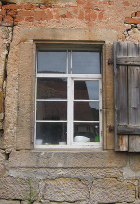 ein historisches Fenster - viel lebendiger als heutige Fenster